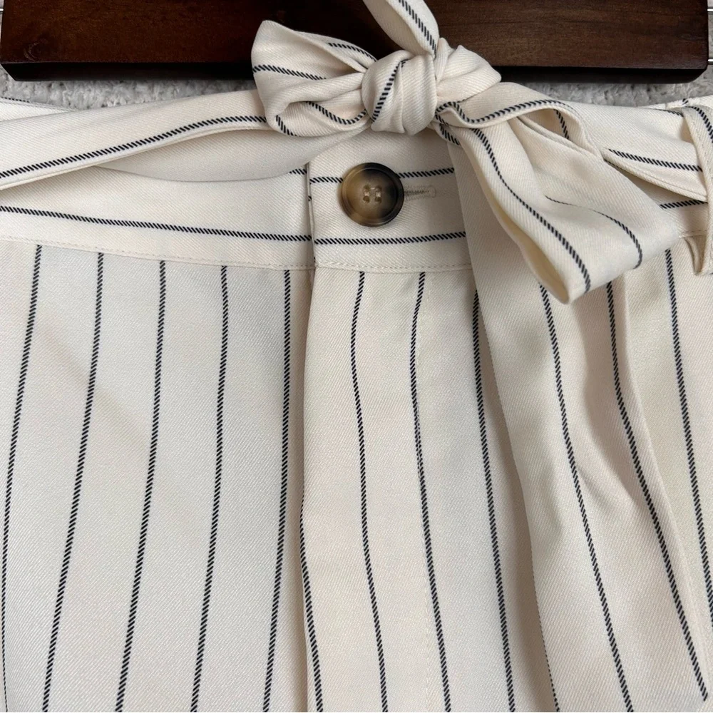 89th + Madison Shorts Womens 6 Ivory‎ Black Pin Stripe Boho Beach High Waist